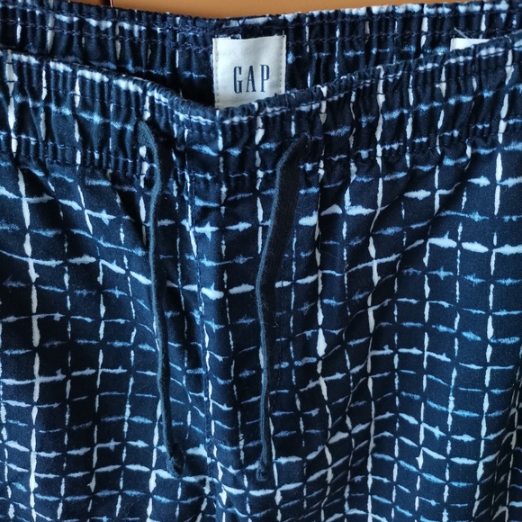 GAP Factory - 9" Easy Print Shorts with Washwell - NWT (S) - Picture 3 of 7